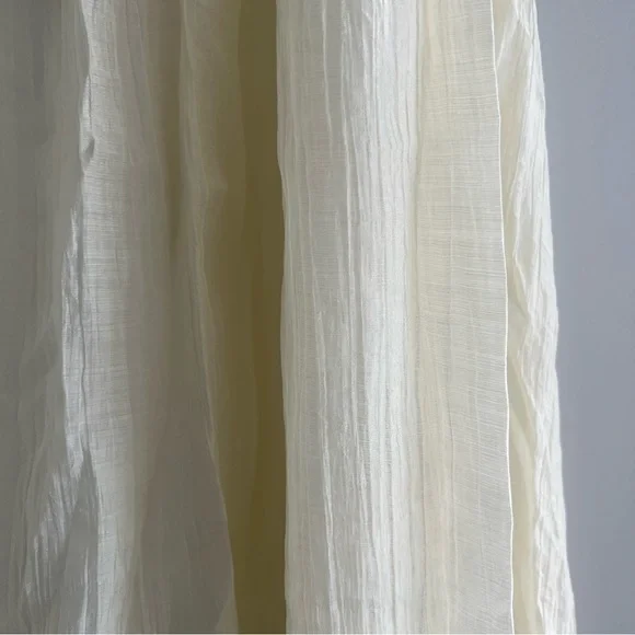 Elegant Cream Maxi Dress with Black Accents - Picture 5 of 7